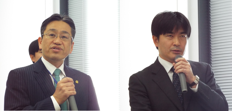 ダイコク電機・柏森雅勝会長（左）と同社中部支店の尾崎宗知エリアマネージャー